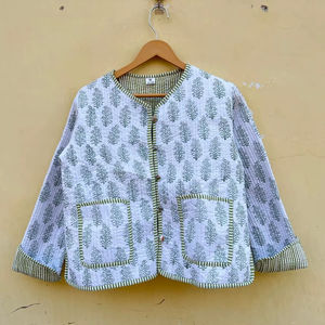 Chaqueta de Algodón con Estampado de Bloques, Hecha a Mano en India, Chaqueta Acolchada Kantha de Algodón Blanco, Chaqueta Reversible con Estampado Floral Estilo Boho - Product Image 3