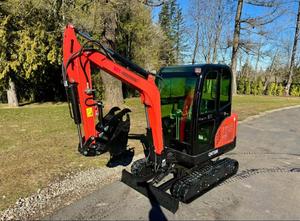 ENVÍO GRATUITO Miniexcavadora Hidráulica AGT QNT50R de 28 HP con Cuchilla Frontal de 51 Pulgadas y Cucharón de Excavación de 18 Pulgadas con Dientes, EPA, CE, Sistema Hidráulico Auxiliar - Product Image 3