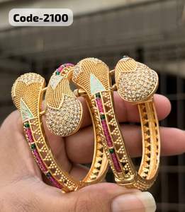 Elegantes brazaletes de latón Rajwadi con acabado de oro antiguo Trabajo de piedra múltiple Perfecto para mujeres Colección nupcial Festival y fiestas - Product Image 4