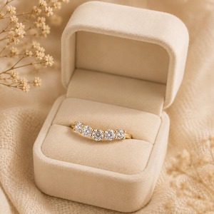 Bague Courbe Intemporelle à Cinq Pierres en Diamant de Laboratoire 0,39 Ct E-F VS en Or Massif 14K avec Sertissage à Griffes Certifiée IGI Style Vintage - Product Image 4