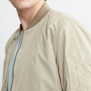 Blouson Bomber Homme 100% Nylon Style Urbain Personnalisable avec Lettres sur le Devant Col Montant Écologique Coupe-Vent Tendance Hiver Vente en Gros - Product Image 4