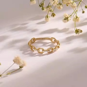 Anillo minimalista de oro macizo de 14K con delicado apilamiento Pave Lab Diamond Anillo de estilo clásico para mujer para fiesta - Product Image 3