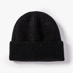 Gorros de Punto Personalizados al por Mayor |   Gorros de Invierno Lisos de Color Sólido |   Gorros con Logotipo Bordado o de Parche OEM/ODM - Product Image 3