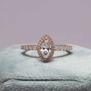 Anillo de Diamante Cultivado en Laboratorio con Corte Marquesa, Halo de 4 Puntas, Simulación de Diamante, para Propuesta de Matrimonio, Personalizable, con Detalles Solitarios - Product Image 1