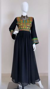 Prix négociable Robes afghanes vintage Meilleures ventes Matériel en velours Robe afghane Kuchi Disponible en couleurs et designs personnalisés - Product Image 2