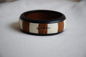 กำไลข้อมือฝังกระดูกดีไซน์เนอร์ งานแฮนด์เมดสุดหรู เครื่องประดับสำหรับทุกเพศ ตัวเลือกของขวัญสุดเก๋ คุณภาพพรีเมียม ฝังแบบ Bezel Setting จาก Tradebyd - Product Image 6