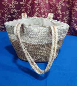 Fabriqué à la main blanc et marron 15*11 en jute sac fourre-tout élégant. - Product Image 3