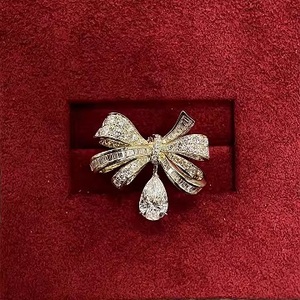 Bague en diamant taille poire 1CT VS1 Lab Grown en or jaune 14 carats avec nœud délicat Bague fine et romantique certifiée IGI pour ses propositions de fête - Product Image 6