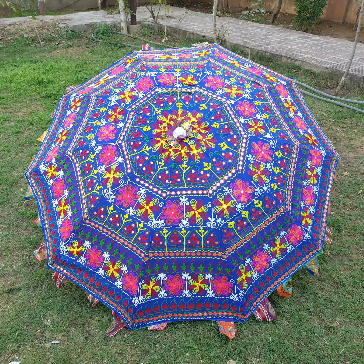 Rajasthanischer Vintage-Stil bestickter Garten-Schirm