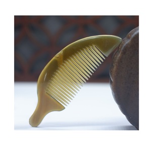 Peigne en corne naturelle, outil artisanal durable et écologique, finition lisse et polie, fabriqué en corne, parfait pour le soin des cheveux et de la barbe - Product Image 3