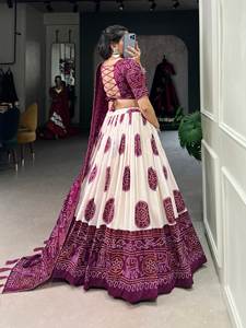 Tussar Lehenga Choli avec Bandhej Print Party Wear Réversible et protection solaire - Product Image 5