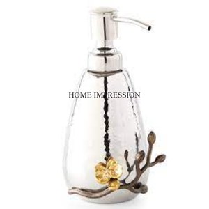 Espejo de vidrio transparente de aspecto elegante único hecho con metal resistente Calla Liy Flower Designer y dispensador de jabón con bomba chapada en oro - Product Image 5