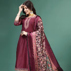 Colección Lista para Usar: Últimos Conjuntos de Kurta, Pantalón y Dupatta de Algodón con Cuello en V, Diseño de Yoke Sólido y Hermoso Bordado. Precios. - Product Image 1
