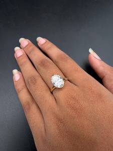 Anillo de Compromiso con Diamante Cultivado en Laboratorio, Corte Ovalado de 2.01 Quilates, Certificado IGI, Diseño Auténtico, Oro Sólido de 18K, Anillo de Boda Fino, Anillo Sello - Product Image 3