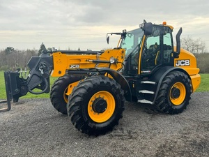Chargeuse sur pneus télescopique JCB TM420S Agri Stage 5 avec moteur diesel JCB haute puissance Max Stage V pour le chargement agricole intensif - Product Image 3