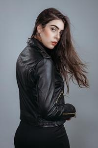 Chaqueta de motorista de piel de oveja negra de primera calidad para mujer, ropa de abrigo de otoño con estilo acolchado de cuero genuino, gran regalo para ella - Product Image 4