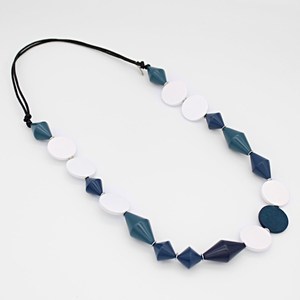 El mejor diseño de joyería india, collar ajustable azul y blanco de moda, ropa de arte ligera hecha de madera de resina inspirada en estilo Ángel - Product Image 1