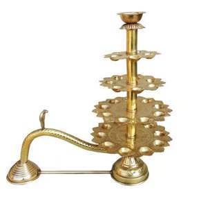 Croix gammée en laiton Deepak pour Puja pour Puja et décoration de Temple Accessoires de Puja en laiton et acier à vendre - Product Image 4