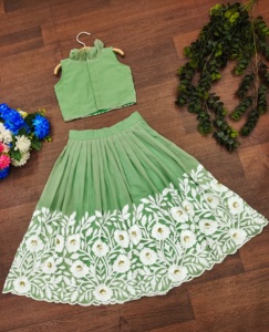 Ensemble Lehenga Choli Plissé à Volants Sans Manches Vert Pista Shoryam Fashion pour Filles, Tenue Ethnique Festive Longue jusqu'au Sol à Bordure Festonnée - Product Image 3