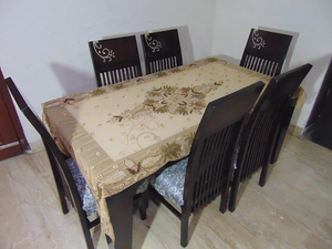 Couverture de table à manger 6 places brodée dorée à la main Nappe élégante à motifs floraux avec broderie de luxe - Product Image 2