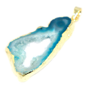 Pendentif en pierre de géode druzy de style contemporain, forme fantaisie, plaqué or 22 carats, en laiton, bijoux à la mode pour femmes, vente en gros - Product Image 2