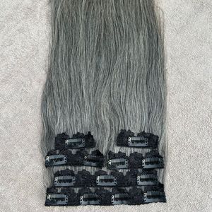 Extensions de cheveux gris raides naturels de qualité 10A avec clip pour cheveux bruts Commande minimum 1 pièce - Product Image 1