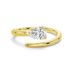 แหวนทอง14K ตะวันออก-ตะวันตกพร้อมเพชรตัดลูกแพร์ใส - Product Image 1