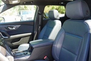 Chevrolet Blazer 2024 Usado en Venta |   Asientos Skyway Classics de Cuero, Cámara Trasera, Emisión Euro III, 8L - Product Image 3