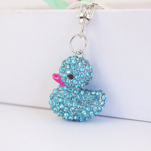 Llavero de <span class=keywords><strong>patito</strong></span> con diamantes de imitación, colgante de aleación para bolso con mosquetón giratorio para identificador de pañalera - Product Image 3