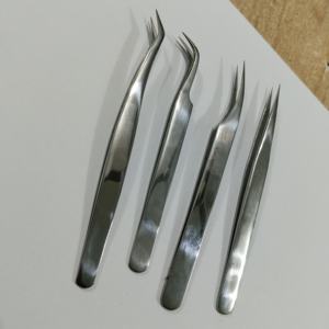 Juego de Pinzas para Extensión de Pestañas con Punta Dentada de Acero Inoxidable para Uso Profesional - Product Image 3