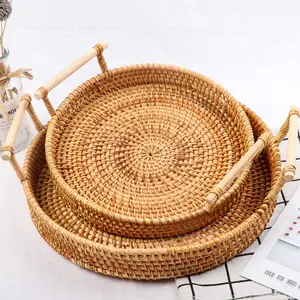 Geweven Natuurlijke Ronde Rotan Trays Met Houten Handvat Duurzame Biologisch Afbreekbare Eco Rieten Koffie Thee Brood Serveerschaal Set