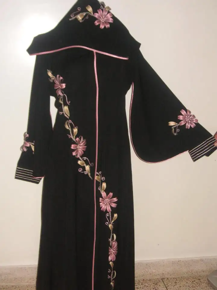 Thiết kế abaya cho đám cưới của phụ nữ hồi giáo với công việc hoa đẹp