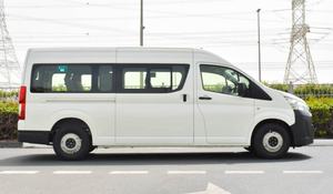 Hiace Van 2023 Usada, Tracción en las Cuatro Ruedas, Asientos de Cuero, 4 Plazas, Automática, Neumáticos R18, Interior Oscuro, Control de Crucero Adaptativo, Techo Panorámico, 4.5L - Product Image 6