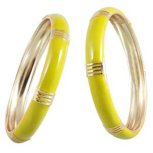 Kriaa Juego de 2 Brazaletes Chapados en Oro Esmalte Amarillo Accesorio de Moda - Product Image 1
