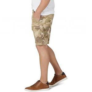 Vente en gros Pantalons décontractés taille moyenne pour hommes Streetwear élégant de créateur avec impression numérique Short cargo avec poches - Product Image 4