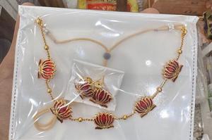 ชุดเครื่องประดับดอกบัวชุบทองสร้อยคอดีไซน์ดอกบัวแบบดั้งเดิมชุดสร้อยคอผู้หญิงสร้อยคอดีไซน์เนอร์ชุดสร้อยคอชาติพันธุ์สำหรับผู้หญิง - Product Image 4