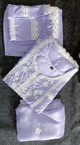 Ensemble de kurti en organza brodé de luxe avec pantalon droit en crêpe à broderies blanches et dupatta en organza, parfait pour les occasions festives semi-formelles - Product Image 5