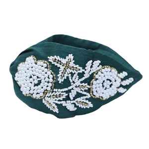 Elegante banda para el cabello con diseño de flores bordadas hechas a mano para un aspecto único a la moda, el último estilo de lujo de Hiba Enterprises - Product Image 3