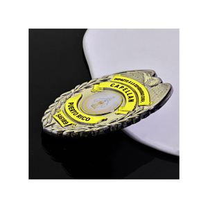 Fabrication de badges de sécurité en métal à deux plaquages couleur or et argent, surface plate ou incurvée, avec gravure, logo personnalisé sur mesure. - Product Image 2