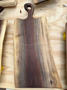 Planche à découper rectangulaire en bois d'acacia massif KALATRI, fabriquée à la main, écologique, passe au lave-vaisselle, vente en gros transfrontalière - Product Image 3