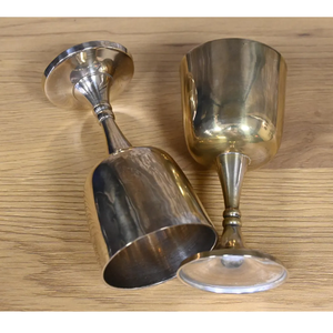 Gobelets en laiton, ensemble de 2 calices métalliques, coupes dorées au design complexe fabriqué en Inde, gobelets - Product Image 2