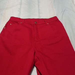 Jeans da Donna Style & Co Taglia Petite 0, Slim Fit con Controllo Pancia, in Denim Rosso Medio, Traspiranti e Semplici ed Eleganti - Product Image 2