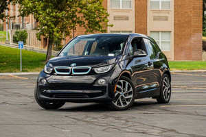 รถยนต์ BMW I3 ปี 2023 รุ่น 94Ah Range Extended 4 ประตู แฮทช์แบ็ก มือสอง พวงมาลัยซ้าย เกียร์ธรรมดา/อัตโนมัติ 4 ลิตร ภายในสีเข้ม น้ำมันเบนซิน เบาะหนัง กล้องมองหลัง - Product Image 3