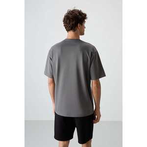 Camiseta de Jersey 100% Algodón Gris Oscuro para Hombre, Corte Holgado con Textura Gruesa y Diseño Estampado-88366 - Product Image 2