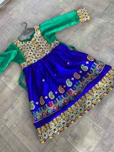 Robe mi-longue traditionnelle afghane pour enfants, broderie artisanale, tissu satiné, design classique de pièces de monnaie anciennes, dentelle, fermeture éclair, style vintage, coupe trapèze - Product Image 6