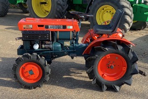 รถแทรกเตอร์ Kubota B7000 ขับเคลื่อน 4 ล้อ สภาพดีเยี่ยม เครื่องยนต์ดีเซล 16 แรงม้า เพลา PTO เกียร์สูง-ต่ำ รุ่นที่นิยมมาก - Product Image 6