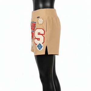 Shorts de sport pour femme en coton French Terry épais 300 GSM, beige clair, avec logo brodé en chenille. - Product Image 3