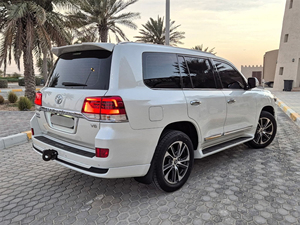 Toyota Land Cruiser V8 Diesel SUV 4x4 double cabine avec régulateur de vitesse d'occasion à vendre - Product Image 2