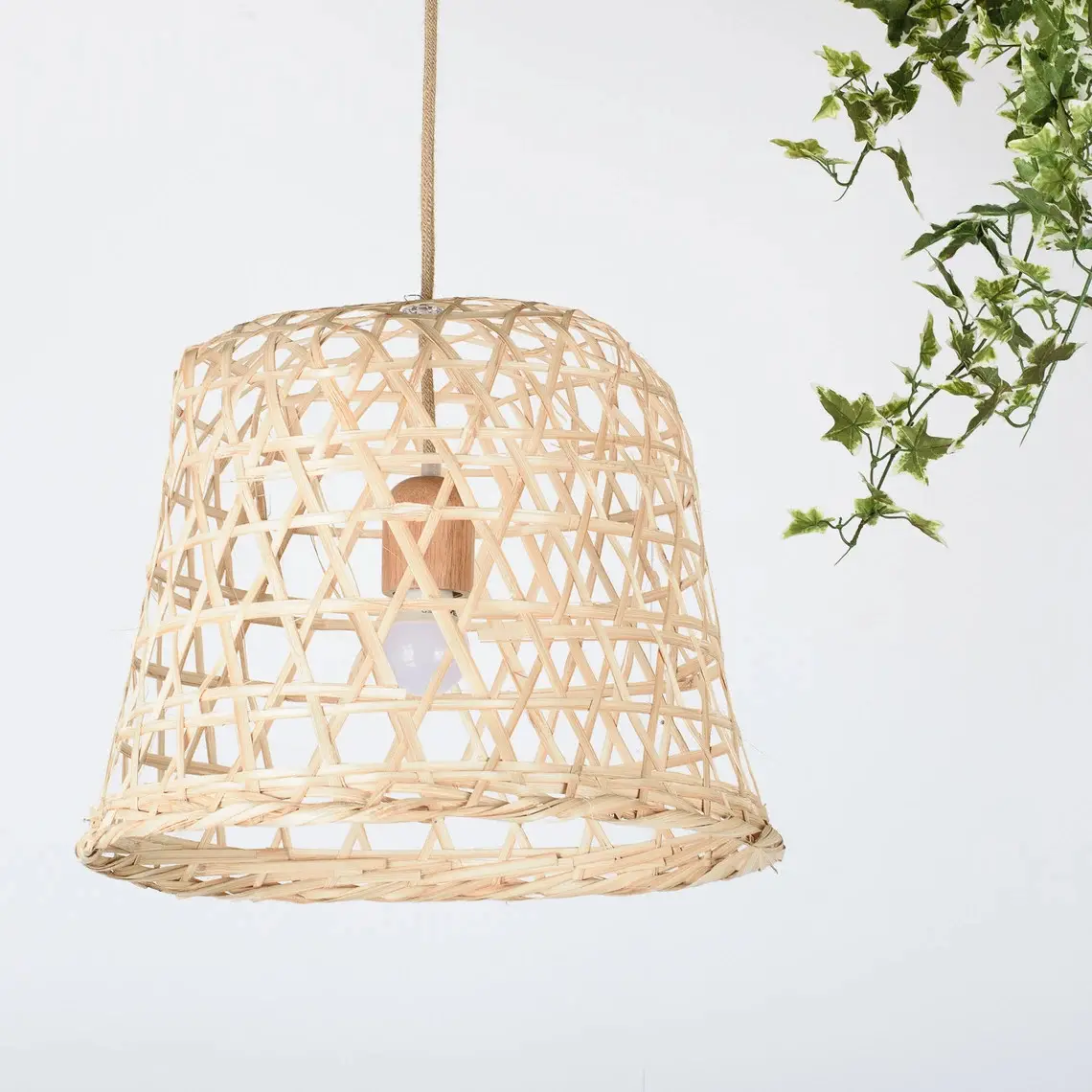 Produttore lampade da soffitto in bambù fatte a mano vietnamite lampada a sospensione in rattan nuovi disegni da esportare