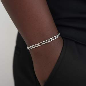 Conjunto de Cadena y Pulsera Figaro Plateada de 5MM, Acero Inoxidable con Baño de Rodio, Joyería Unisex para Regalo - Product Image 2